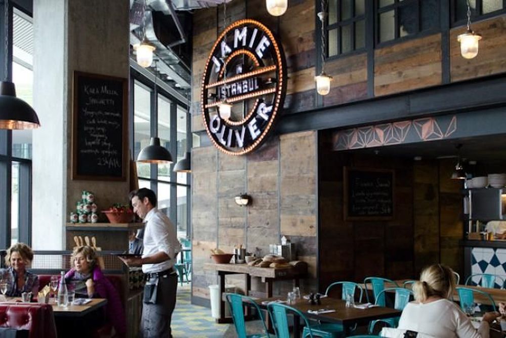 Γιατί μπήκε «λουκέτο» στο εστιατόριο του διάσημου σεφ Τζέιμι Όλιβερ στην Κωνσταντινούπολη 