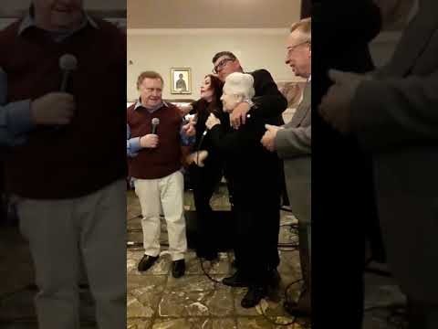 Η Μαίρη Λίντα τραγουδά στο Γηροκομείο όπου βρίσκεται (video)