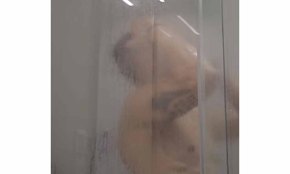 Ο Λευτέρης Πετρούνιας στο μπάνιο! Δείτε το βίντεο μέχρι τέλους…