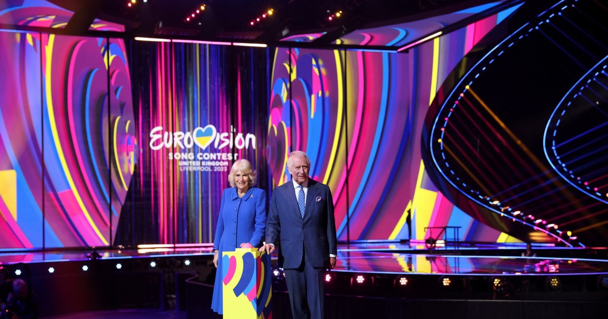 Κάρολος και Καμίλα στα αποκαλυπτήρια της σκηνής που θα φιλοξενήσει τον φετινό διαγωνισμό της Eurovision 