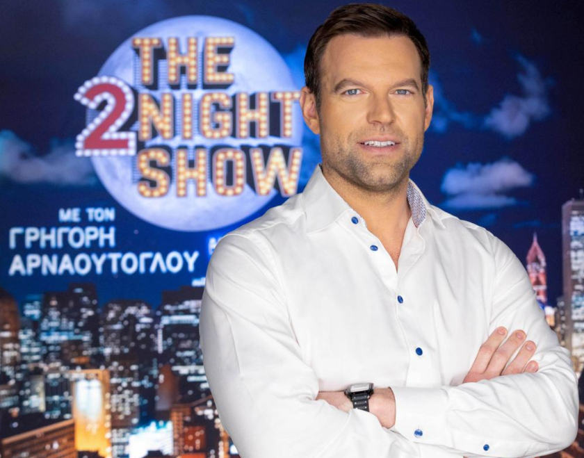 The 2Night Show: Ο Γρηγόρης Αρναούτογλου συναντά για πρώτη φορά τον  Στέφανο Κασσελάκη
