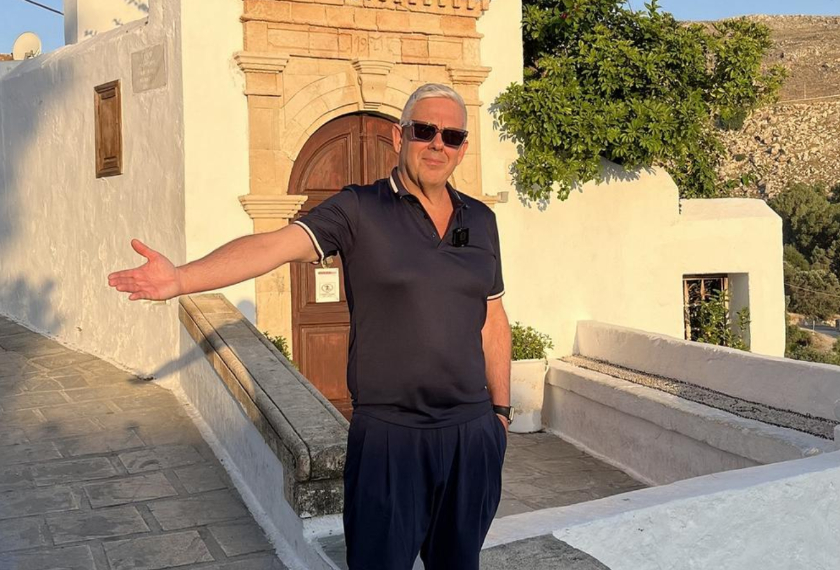 Ο Τάσος Δούσης και οι «Εικόνες» ολοκληρώνουν το ταξίδι τους στη Ρόδο με δύο συναρπαστικά επεισόδια