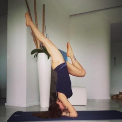Η γυμνή Yoga, της Naike Rivelli