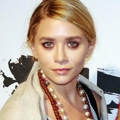 Η Ashley Olsen σε καθημερινή της βόλτα