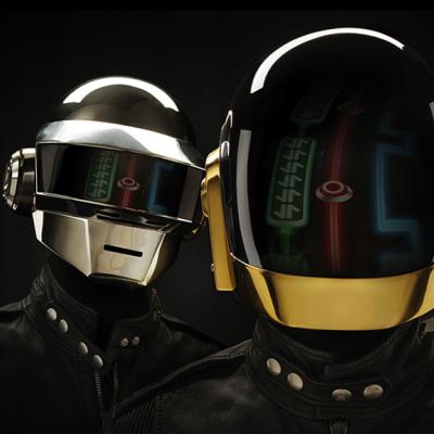 Εάν είχατε την απορία να δείτε πως είναι οι Daft Punk χωρίς τα κράνη τους