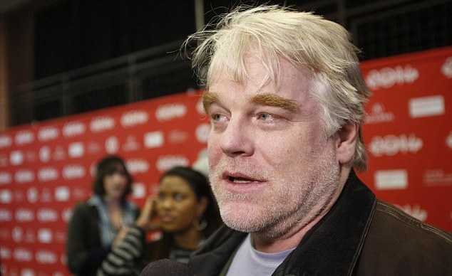 Πανικός στο Hollywood: «Είμαι ο gay εραστής του Philip Seymour Hoffman. Eίχαμε σχέση»