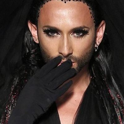 Από όλα είχε η επίδειξη του Gaultier… Από Βίκυ Καγιά μέχρι και … Conchita…