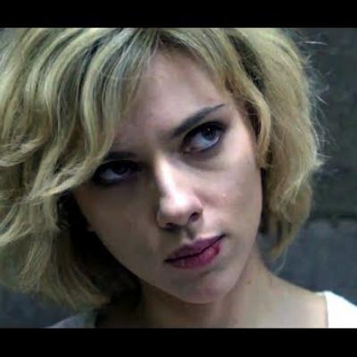 Η Scarlett Johansson έχει όπλο και δεν διστάζει να το χρησιμοποιήσει