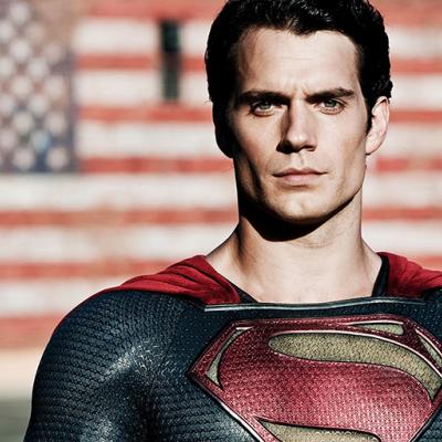 O Henry Cavill μπουγελώνεται με τη στολή του, μαζί του και η Amy Adams!