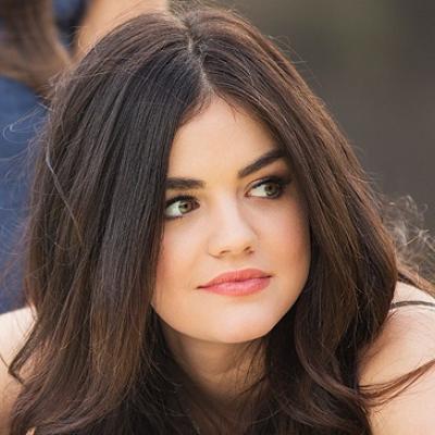 H Lucy Hale από το Pretty Little Liars πιο sexy & παιχνιδιάρα από ποτέ στο Cosmopolitan!