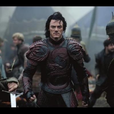 Ο Luke Evans μεταμορφώνεται στον Δράκουλα στο νέο trailer του «Dracula Untold»