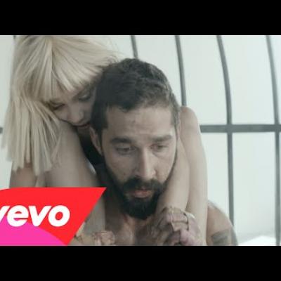 O Shia LaBeouf & η Maddie Ziegler χορεύουν σε ένα κλουβί στο νέο βιντεο κλιπ της Sia για το τραγούδι Elastic Heart!