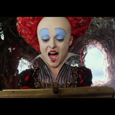 Η Wasikowska τρέχει να σώσει τον Johnny Depp στο trailer του «Alice Through the Looking Glass»