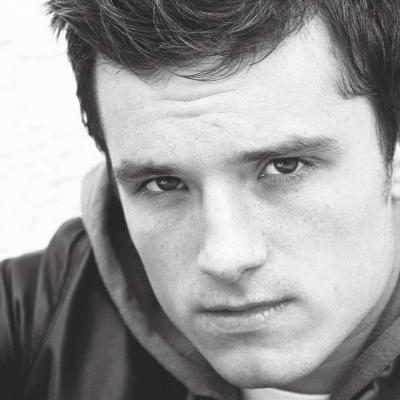 O Josh Hutcherson ανησυχεί για το Twitter του!