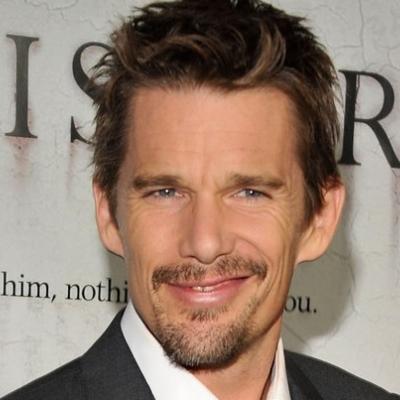 O Ethan Hawke τραγουδάει νανουρίσματα με το στυλ του Bob Dylan!