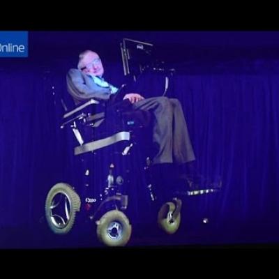 O Stephen Hawking ρωτήθηκε για τον Malik και την αποχώρησή του από τους One Direction!