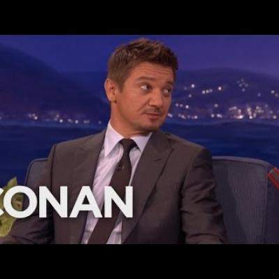 Ο Jeremy Renner ξεκαθαρίζει τι εννοούσε αποκαλώντας τη Black Widow “τσούλα”.