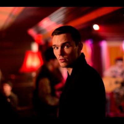 Ο Nicholas Hoult είναι έτοιμος για έγκλημα στο πρώτο trailer του «Kill Your Friends»