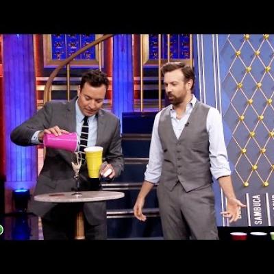 Jason Sudeikis & Jimmy Fallon παίζουν 