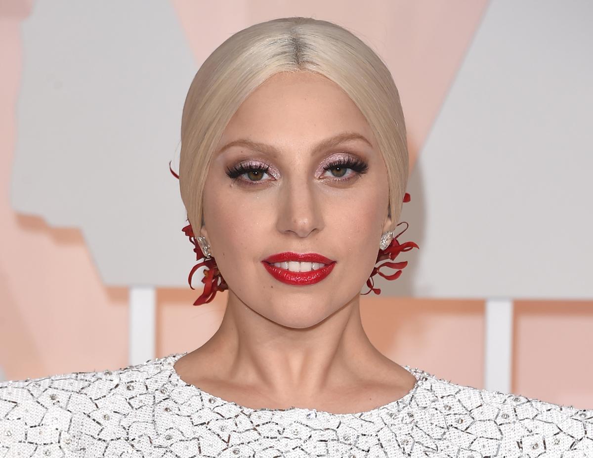 H Lady Gaga αρραβωνιάστηκε τον μάνατζέρ της (pics)