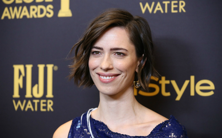 H Rebecca Hall θα δωρίσει τον μισθό της από την ταινία του Woody Allen στο Time’s Up