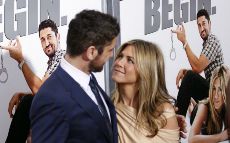 O Gerard Butler λέει ότι η Jennifer Aniston φιλάει καλύτερα από την Angelina Jolie