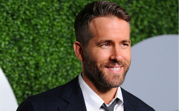 O Ryan Reynolds μόλις πόσταρε την πιο τέλεια throwback φωτογραφία