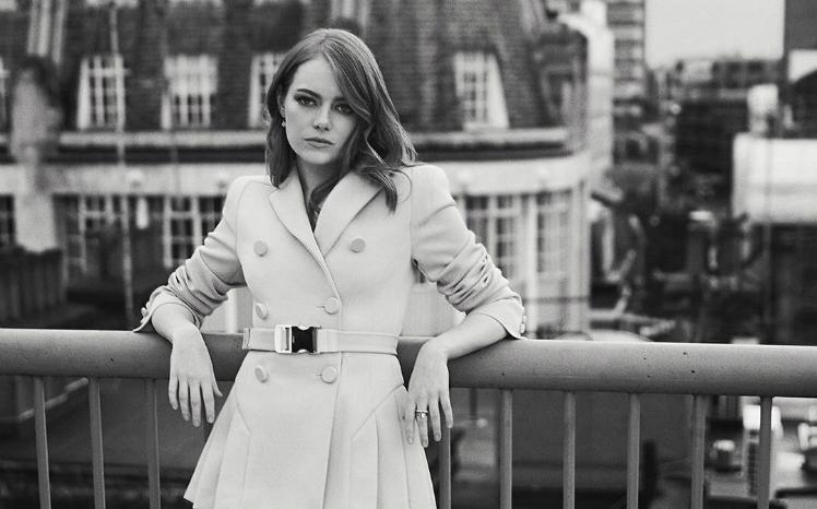 H Emma Stone λέει γιατί αποφάσισε να δείξει το στήθος της στην μεγάλη οθόνη