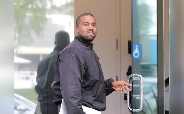 Celebrities έχουν αρχίσει να κάνουν unfollow τον Kanye West στο Twitter