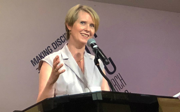 Cynthia Nixon: Περήφανη για την αποφοίτηση του γιου της