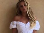 Britney Spears: Απίθανη γκάφα! Στράβωσε το έπιπλο από το ρετούς!