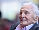 Kirk Douglas: Έφυγε ο θρύλος του Hollywood στα 103 του