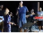 Πρίντεζης και Μπεκατώρου τραγουδούν και κλέβουν την... παράσταση - Το βίντεο που έγινε viral