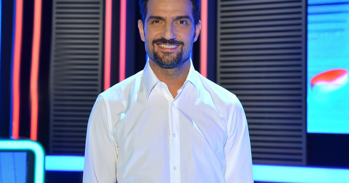 Nikos Koyrhs Biografia Biografiko Ishow Gr