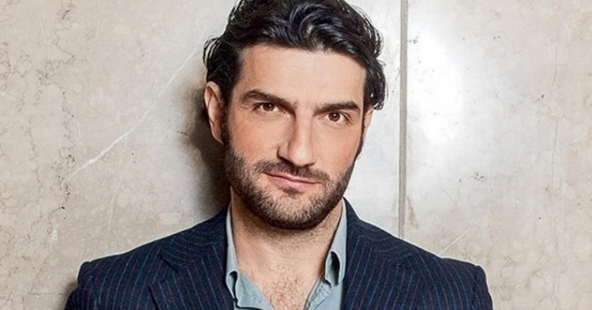 Nikos Koyrhs Biografia Biografiko Ishow Gr