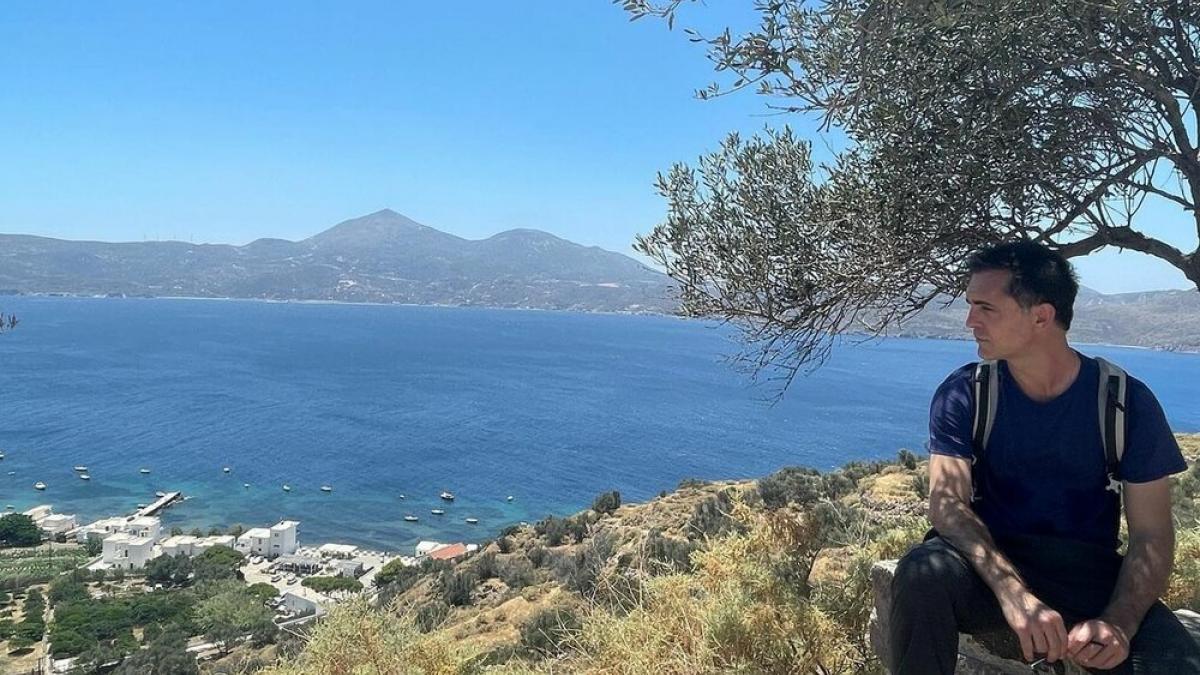 Ο «Μπερλίν» από το La Casa de Papel στο αρχαίο θέατρο της Μήλου