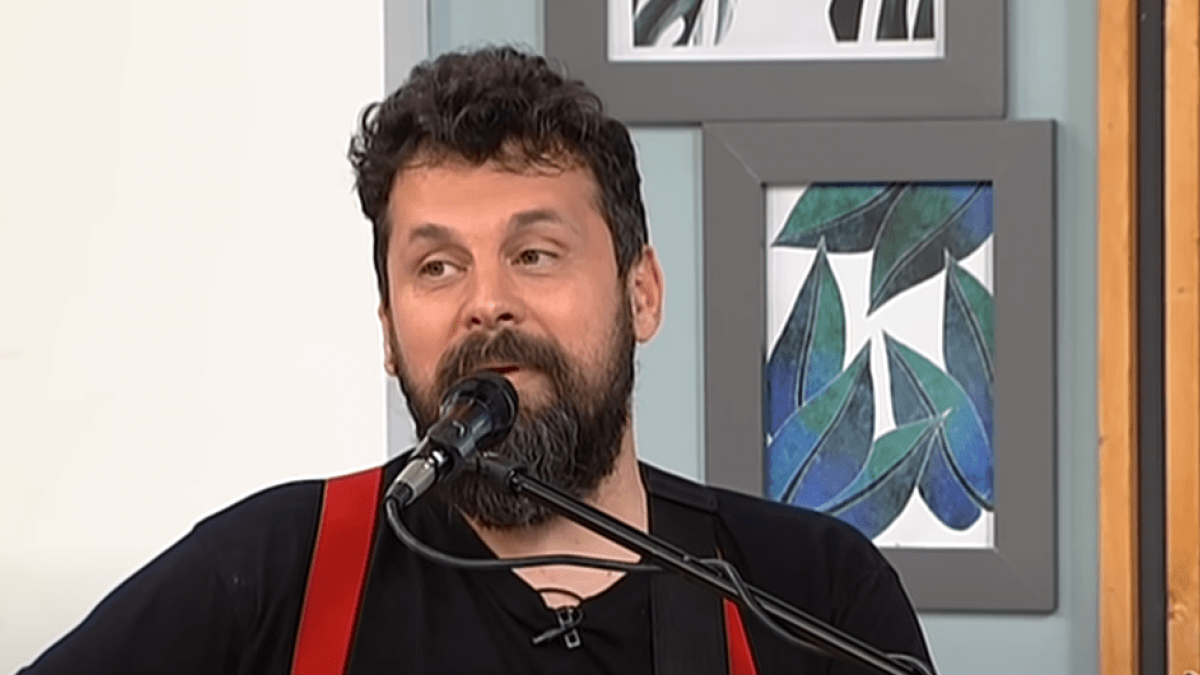 Ανατριχιαστικό τραγούδι του Σπ. Γραμμένου για τον Ζακ/Zackie: «Τα βράδια ντύνεται η ψυχή μου κορίτσι»
