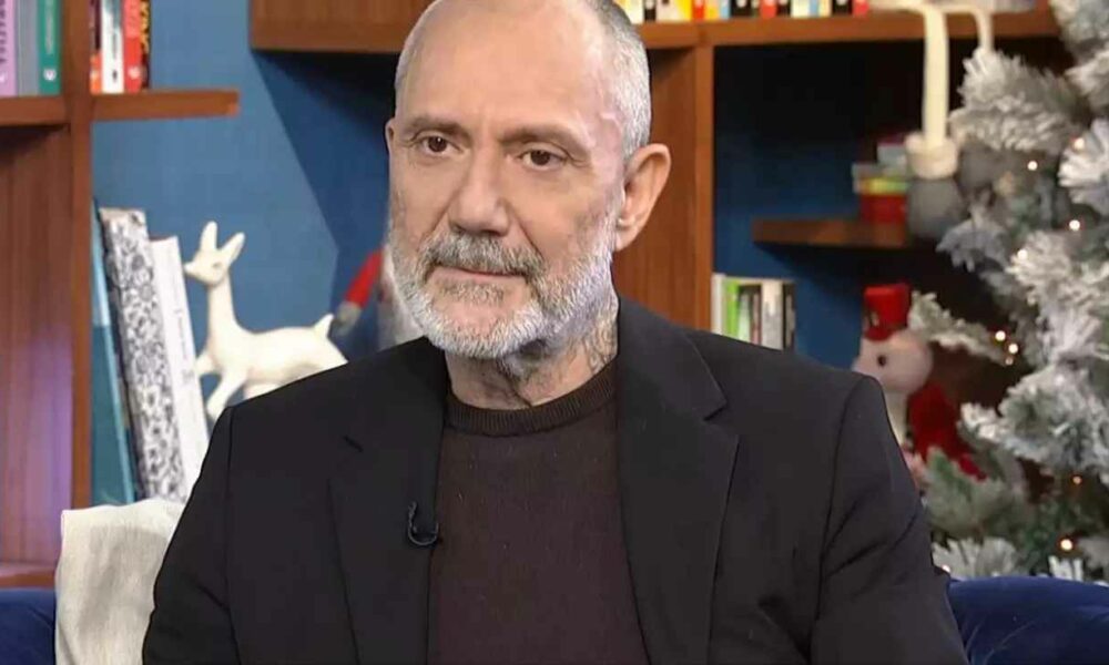 Γρηγόρης Βαλλιανάτος: «Τα πρώτα χρόνια είχα ξένους γκόμενους, οι Έλληνες δεν το άντεχαν»