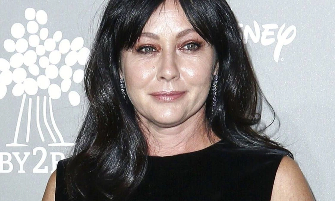 Shannen Doherty: Αποκάλυψε πώς έμαθε μια μέρα πριν το χειρουργείο της ότι ο άτρας της την απατά