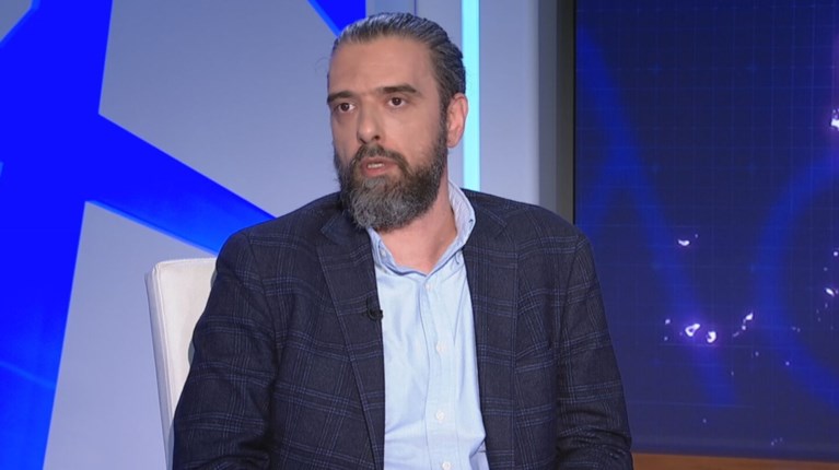 «Μικρά συζυγικά εγκλήματα» με Ναταλία Τσαλίκη και Αρη Λεμπεσόπουλο