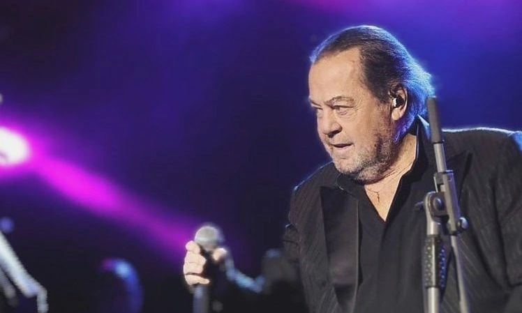 Γιάννης Πάριος: Μοναδικές εικόνες από το υπέροχο σπίτι του στην Πάρο