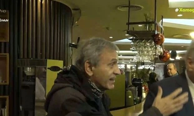 Νέα ατάκα Νταλάρα: «Να βλέπεις πρωινές εκπομπές, μην παίρνεις βιβλία»