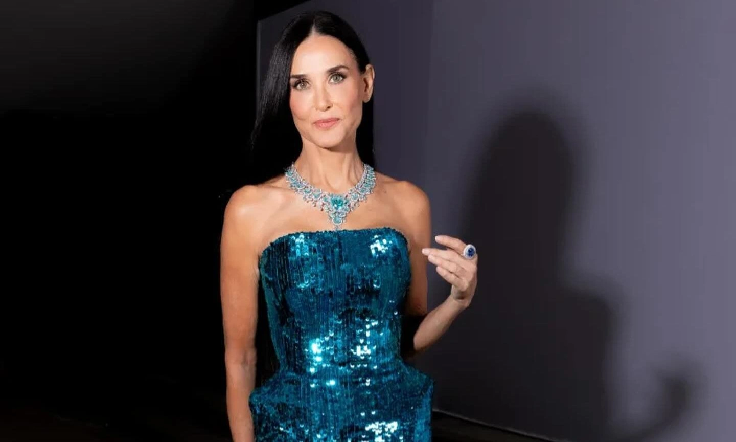 Demi Moore: Το μυστικό για πλούσια & υγιή μαλλιά στα 60