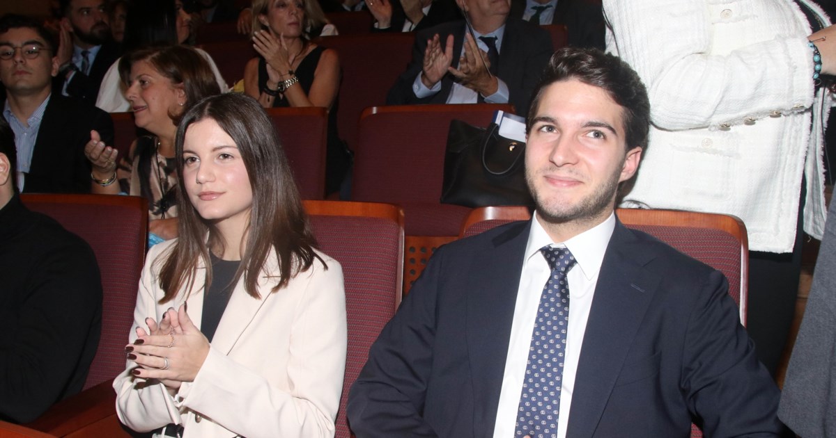 Ο Αλέξανδρος ηθοποιός και η Αλίκη χορεύτρια: Τα δίδυμα των Καραμανλή - Παζαϊτη έκαναν ντεμπούτο στο θέατρο