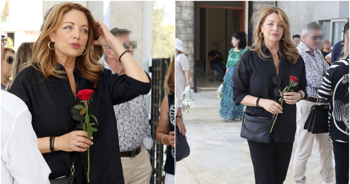 Η Άντζελα Γκερέκου χέρι - χέρι με την κόρη της στο μνημόσυνο του Τόλη Βοσκόπουλου