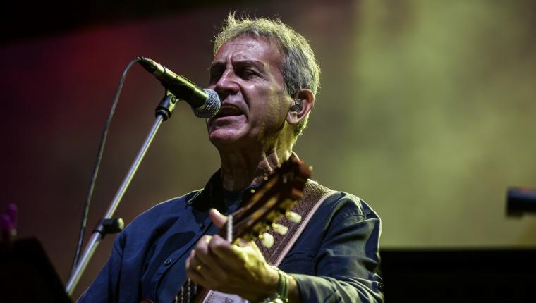 Η «συγγνώμη» του Νταλάρα για την... αγνώριστη φωνή του στο Ηρώδειο
