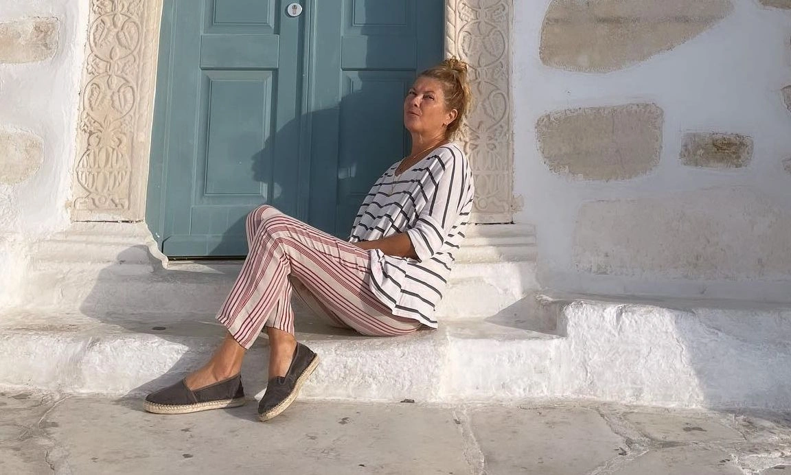 Η Σοφία Αλιμπέρτη σε ανέμελες στιγμές στην Πάρο 
