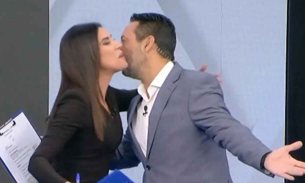 Άννα Λιβαθυνού: Γενέθλια στο πλατό για τη δημοσιογράφο