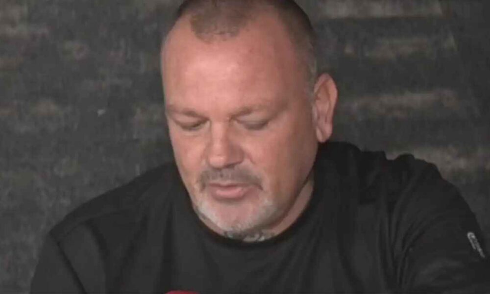 Δημήτρης Σκαρμούτσος: «Το καλύτερο που έκαναν οι γονείς μου ήταν ότι έκοψαν σχέσεις μαζί μου»