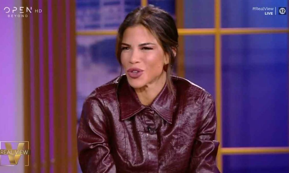 Δάφνη Καραβοκύρη για Βασίλη Μπισμπίκη: «Βάζεις τα χεράκια σου και βγάζεις τα μάτια σου»